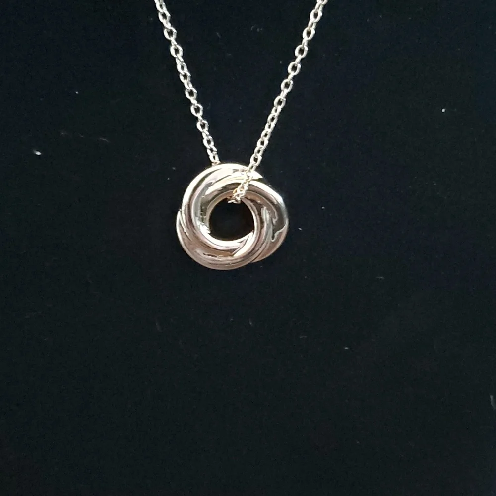 Avon constant love pendant necklace - Picture 2 of 3